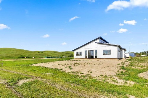 8 Diamond Valley Close, Carbon, AB - Outdoor