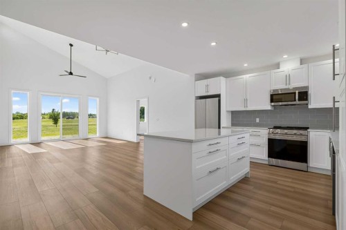 8 Diamond Valley Close, Carbon, AB - Indoor Photo Showing Kitchen With Upgraded Kitchen