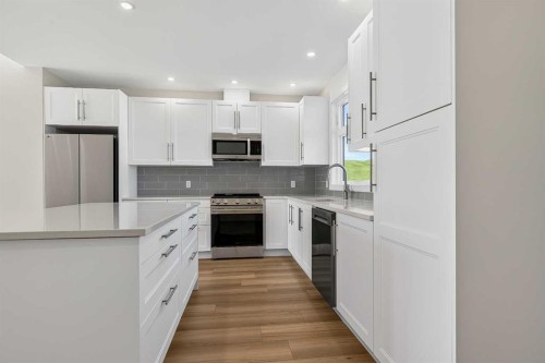 8 Diamond Valley Close, Carbon, AB - Indoor Photo Showing Kitchen With Upgraded Kitchen