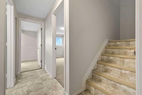 122 Bergen Road Nw, Calgary, AB - Indoor Photo Showing Other Room