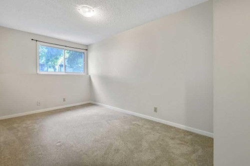 122 Bergen Road Nw, Calgary, AB - Indoor Photo Showing Other Room