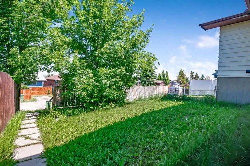 122 Bergen Road Nw, Calgary, AB - Outdoor