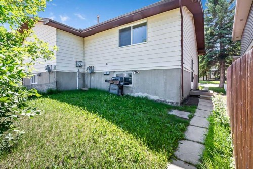 122 Bergen Road Nw, Calgary, AB - Outdoor With Exterior