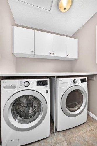142 Strathmore Lakes Place, Strathmore, AB - Indoor Photo Showing Laundry Room
