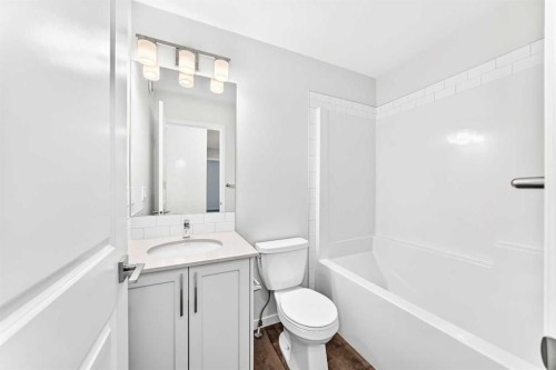 41 Corner Glen Row Ne, Calgary, AB - Indoor Photo Showing Bathroom