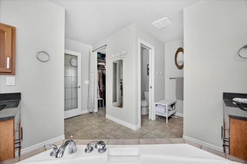 13 Covepark Bay Ne, Calgary, AB 