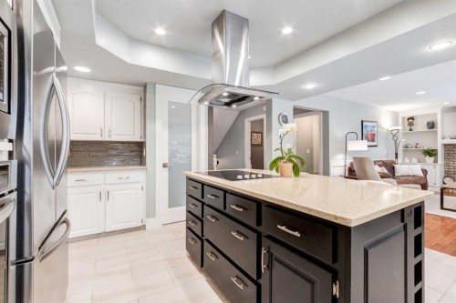367 Woodbriar Circle Sw, Calgary, AB 
