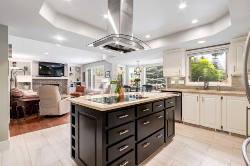 367 Woodbriar Circle Sw, Calgary, AB 