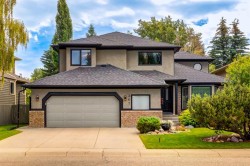 367 Woodbriar Circle SW Calgary, AB T2W 6A4