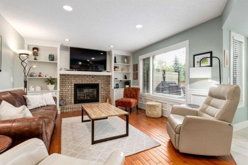 367 Woodbriar Circle Sw, Calgary, AB 
