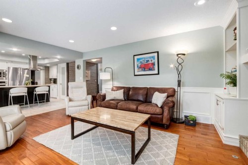 367 Woodbriar Circle Sw, Calgary, AB 