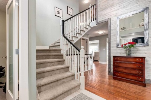 367 Woodbriar Circle Sw, Calgary, AB 