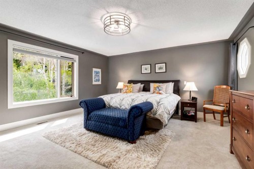 367 Woodbriar Circle Sw, Calgary, AB 