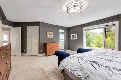 367 Woodbriar Circle Sw, Calgary, AB 