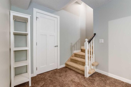 367 Woodbriar Circle Sw, Calgary, AB 