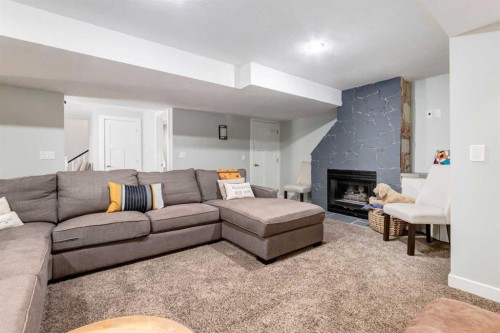 367 Woodbriar Circle Sw, Calgary, AB 