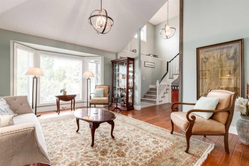 367 Woodbriar Circle Sw, Calgary, AB 
