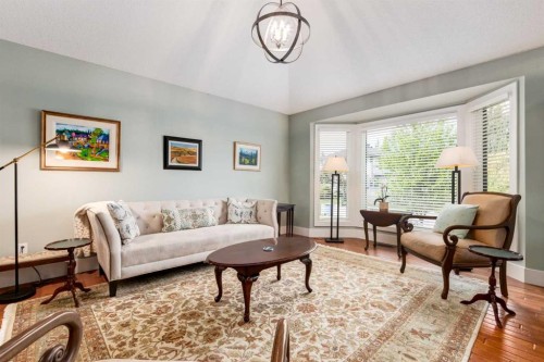 367 Woodbriar Circle Sw, Calgary, AB 