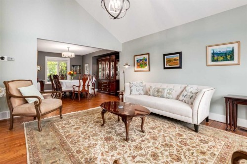 367 Woodbriar Circle Sw, Calgary, AB 