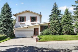 6403 Larkspur Way SW Calgary, AB T3E 5P9