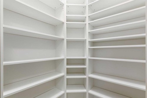 16 Auburn Sound Crescent Se, Calgary, AB - Indoor With Storage