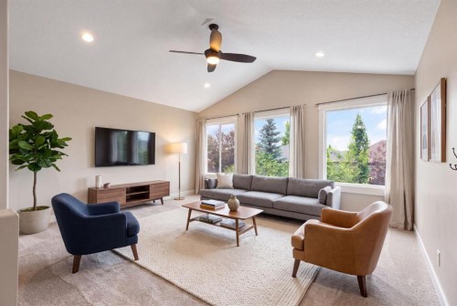 16 Auburn Sound Crescent Se, Calgary, AB - Indoor Photo Showing Living Room