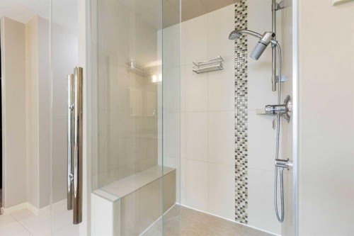 16 Auburn Sound Crescent Se, Calgary, AB - Indoor Photo Showing Bathroom