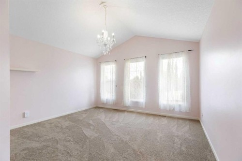 16 Auburn Sound Crescent Se, Calgary, AB - Indoor Photo Showing Other Room