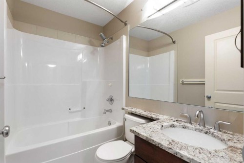 16 Auburn Sound Crescent Se, Calgary, AB - Indoor Photo Showing Bathroom