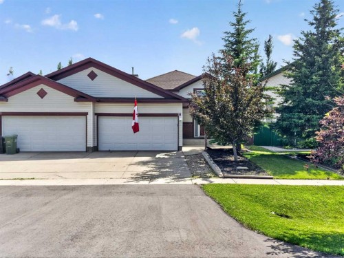 13 Canoe Close SW Airdrie, AB T4B 2N3