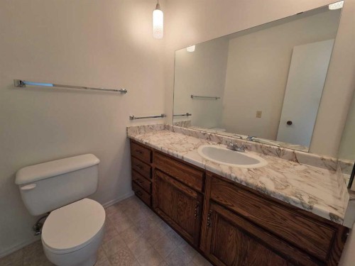 5936 Dalmead Crescent Nw, Calgary, AB - Indoor Photo Showing Bathroom