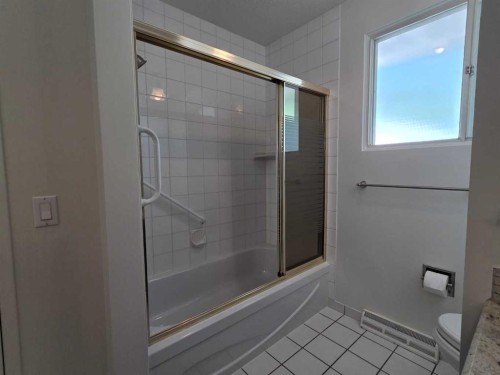5936 Dalmead Crescent Nw, Calgary, AB - Indoor Photo Showing Bathroom