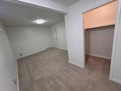 5936 Dalmead Crescent Nw, Calgary, AB - Indoor Photo Showing Other Room