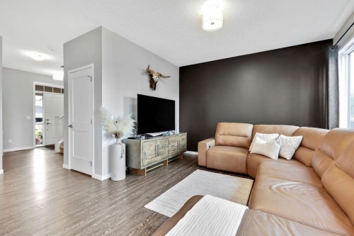 1714 Montgomery Gate Se, High River, AB - Indoor Photo Showing Living Room