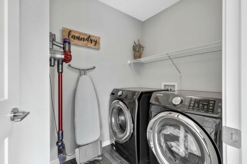 1714 Montgomery Gate Se, High River, AB - Indoor Photo Showing Laundry Room