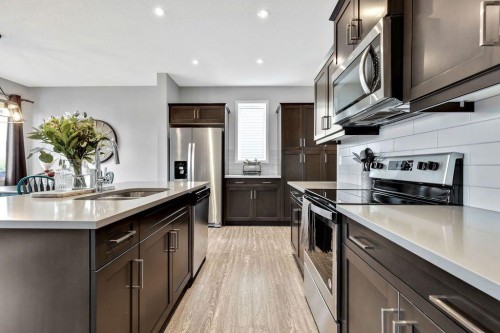 1714 Montgomery Gate Se, High River, AB - Indoor Photo Showing Kitchen With Upgraded Kitchen