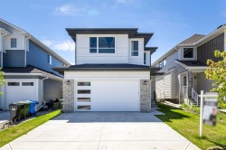 53 Versant Point SW Calgary, AB T2Y 0X1
