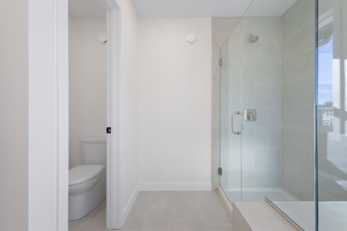53 Versant Point Sw, Calgary, AB - Indoor Photo Showing Bathroom