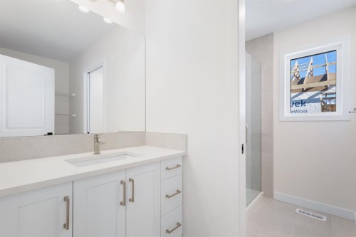 53 Versant Point Sw, Calgary, AB - Indoor Photo Showing Bathroom