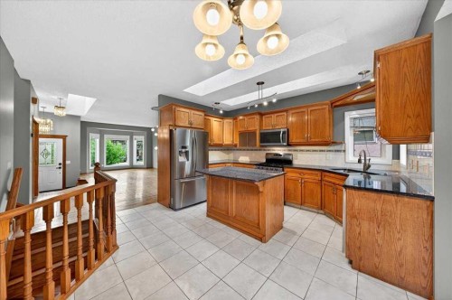 86 Douglas Woods Close Se, Calgary, AB 