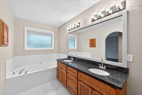 86 Douglas Woods Close Se, Calgary, AB 