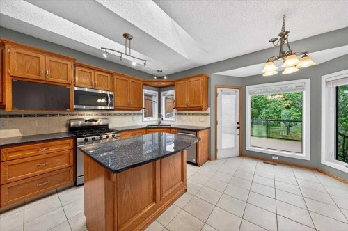 86 Douglas Woods Close Se, Calgary, AB 