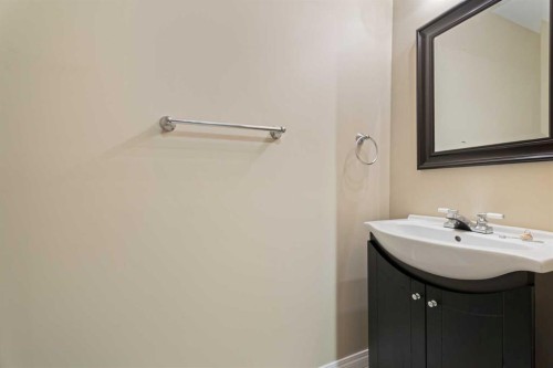 40 Cimarron Grove Drive, Okotoks, AB - Indoor Photo Showing Bathroom