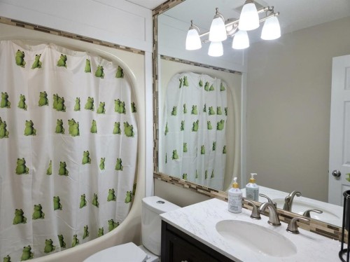 80 Taylor Way Se, Airdrie, AB - Indoor Photo Showing Bathroom