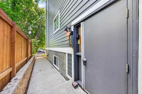 11-2117 16 Street, Calgary, AB 
