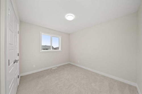 102 Sora Gardens Se, Calgary, AB 
