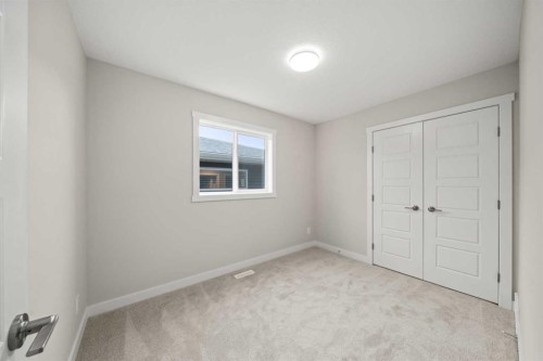102 Sora Gardens Se, Calgary, AB 