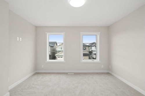 102 Sora Gardens Se, Calgary, AB 