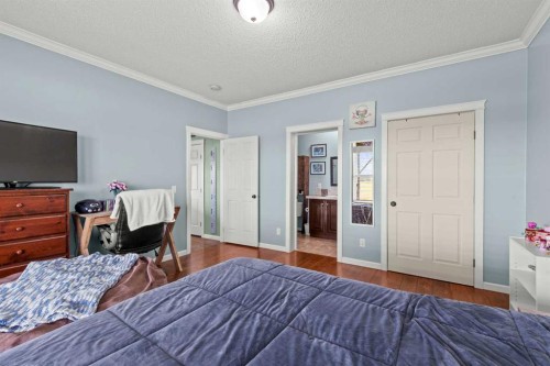 13 Cherry Lane Se, Three Hills, AB - Indoor Photo Showing Bedroom