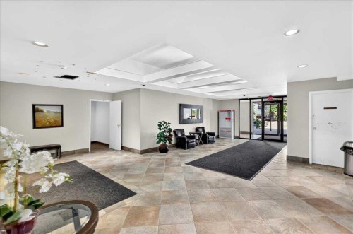 204-1011 12 Avenue Sw, Calgary, AB - Indoor Photo Showing Other Room